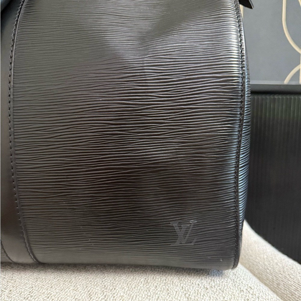 Authentic Louis Vuitton unisex Keepall 45 bag black Epi leather - Picture 4 of 16